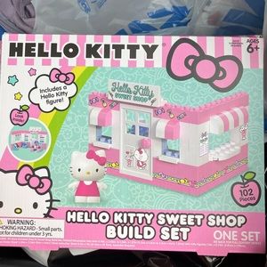 Hello kitty sweet shop build and play set